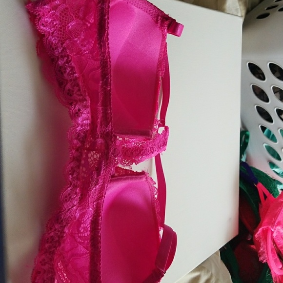 Pink lace bra - Picture 5 of 6